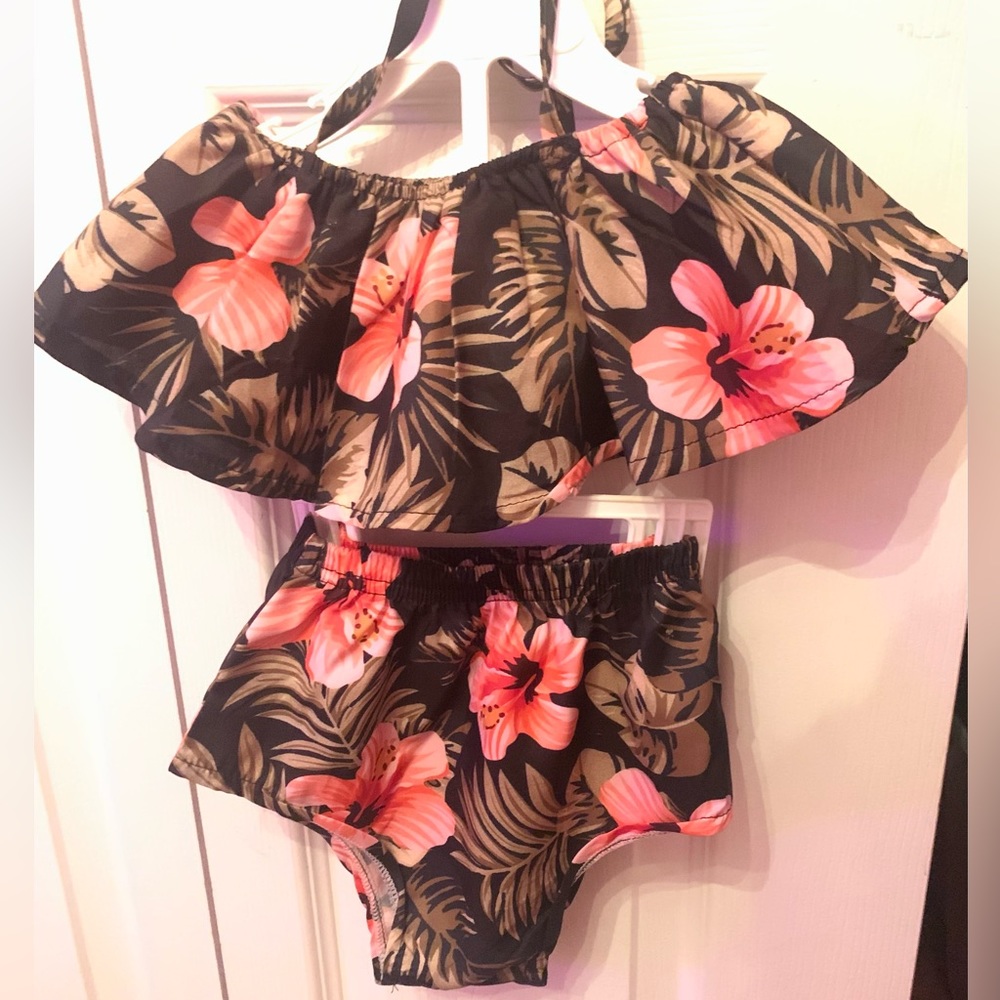Cute two piece Tropical print outfit.